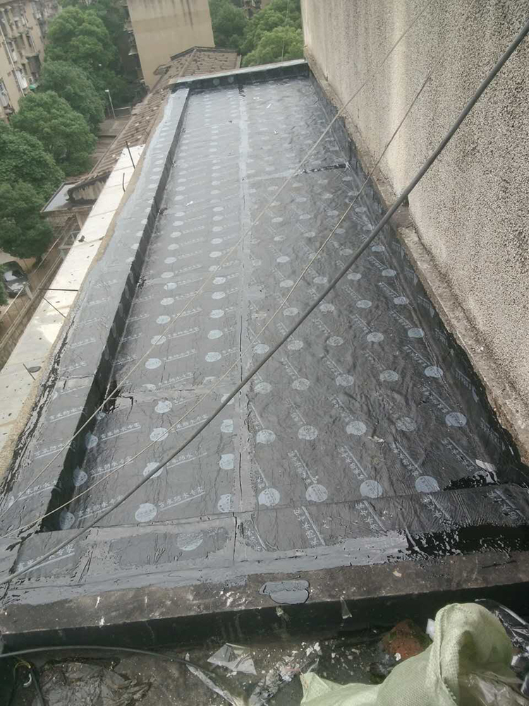 屋面漏水维修施工后01