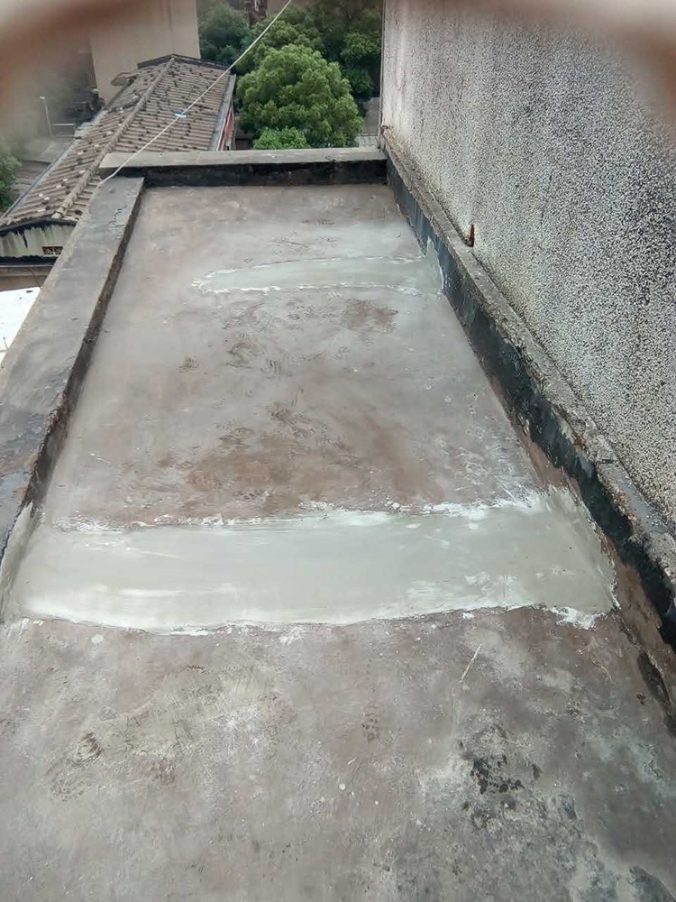 屋面漏水维修施工中01
