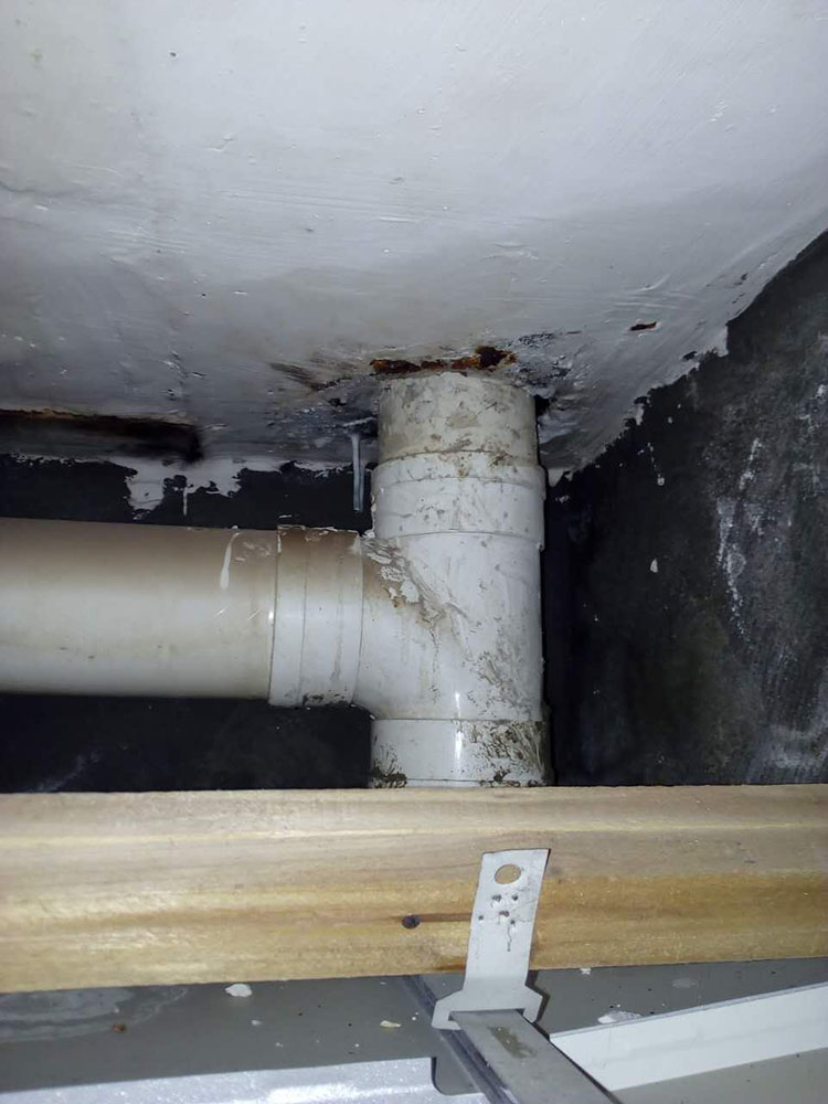 卫生间漏水到楼下维修 施工前02