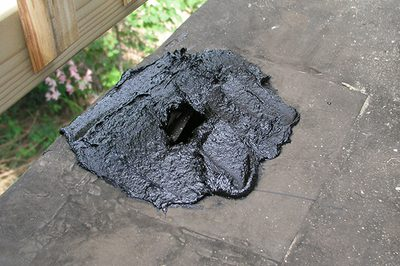 屋顶水泥准备好补丁。