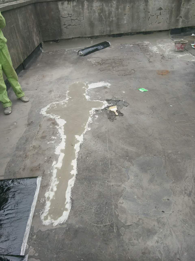 屋面漏水维修施工中02