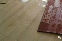 地板泡水了