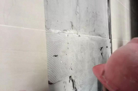 瓷砖脱落