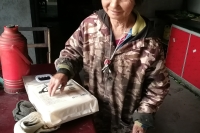 为杨仕宜送去生活物资