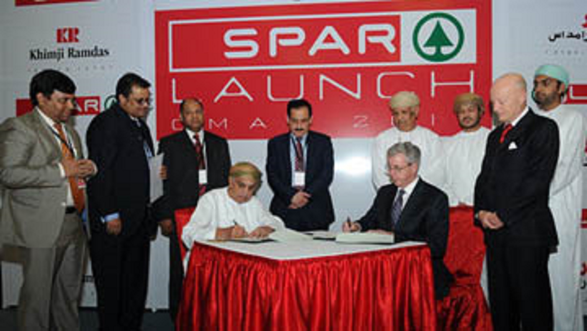 SPAR signs licence for Oman Dec 13 (2)