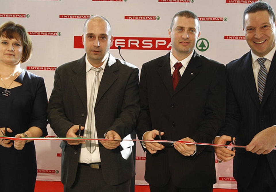 HU-Ribbon-cutting-ceremony-for-the-refreshed-Pesterzsébet-INTERSPAR750x500