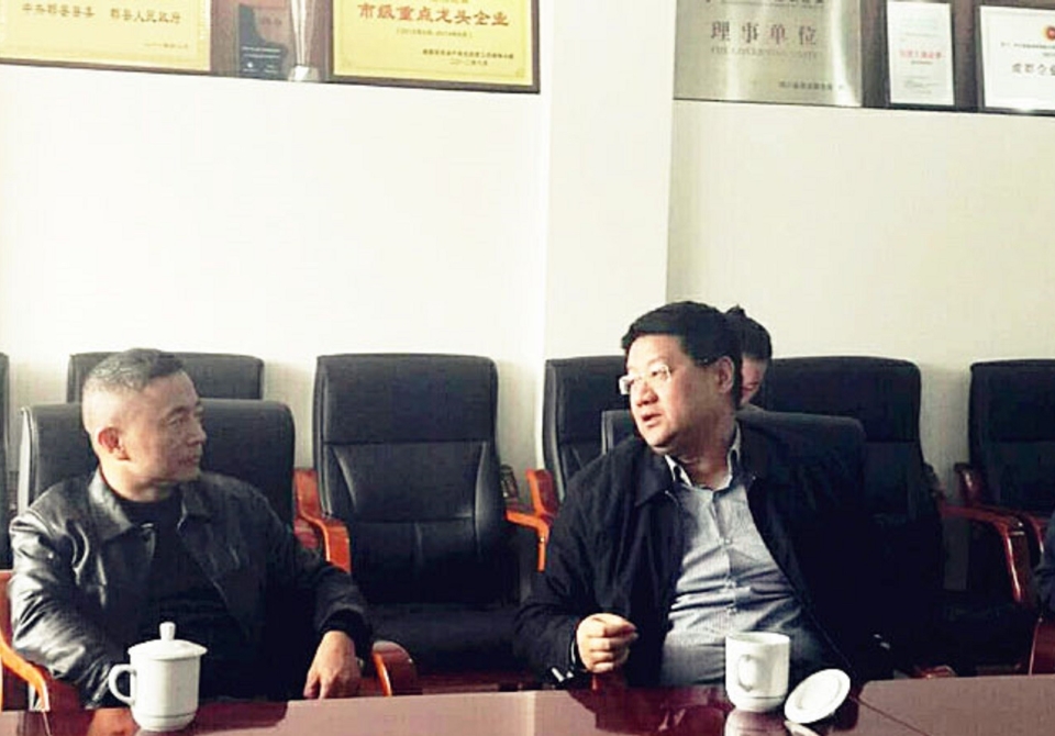 郫县政协主席刘航一行来我公司慰问视察工作2