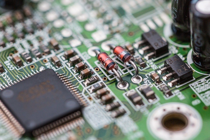 electronics-chip-board-hardware-close-up-picjumbo-com