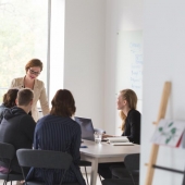 office-team-business-meeting_925x
