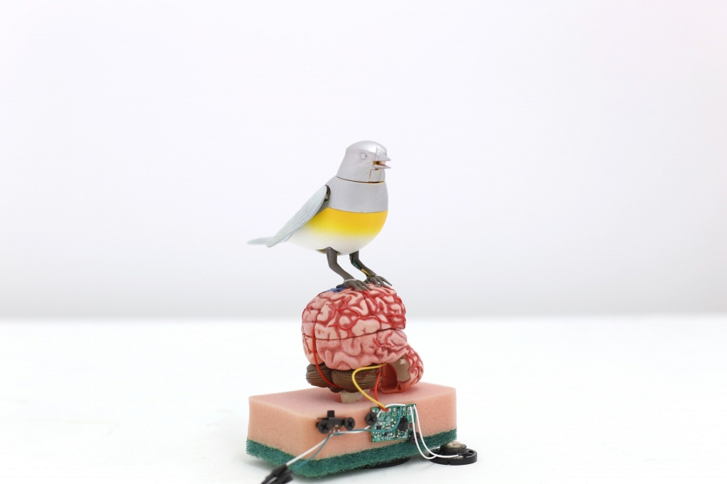 XW_另外一只使人愉悦或不愉悦的神鸟像Another Pleasant or Unpleasant Divine Bird Sculpture_2019