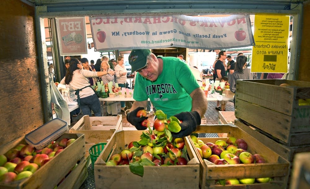 014758-20150909-apples04