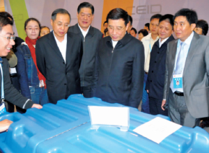 公司參加在福建省廈門市舉辦的“2012年中國優(yōu)秀工業(yè)設(shè)計獎終評產(chǎn)品作品展”。國家工業(yè)和信息產(chǎn)業(yè)部部長苗圩部長參觀了公司新型環(huán)保手推車并加以贊賞