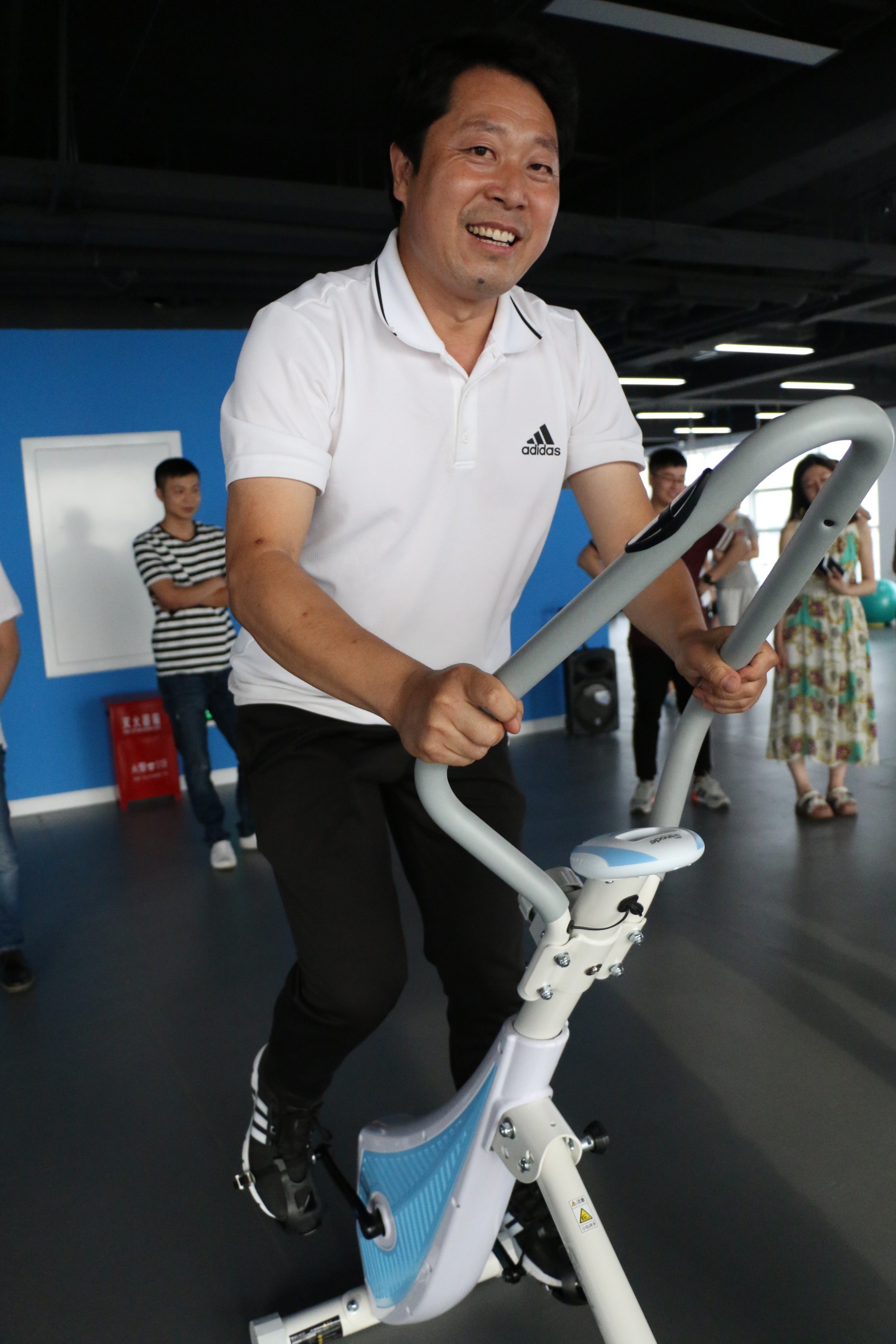 立式自行车2