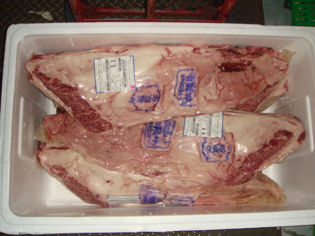 真空包裝、冰鮮空運的世界最高級松阪霜降牛肉--裡脊 真空包裝、冰鮮空運的世界最高級松阪霜降牛肉--裡脊